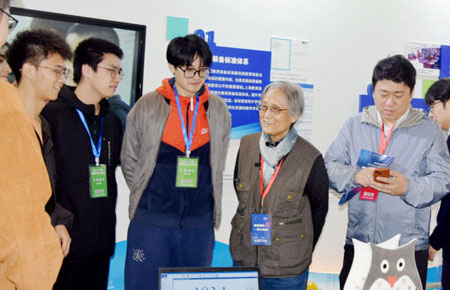 “不刷題的吳姥姥”現(xiàn)場開講 智慧教育裝備改變課堂教學(xué)